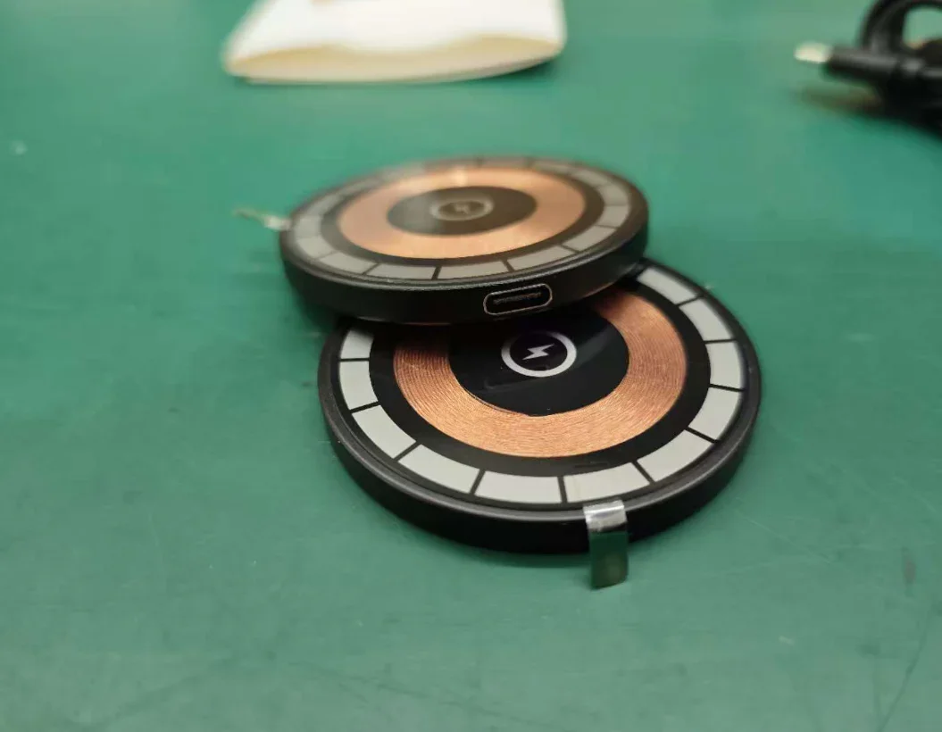 Transparent Magnetic Wireless Charger for iPhone - Image 13